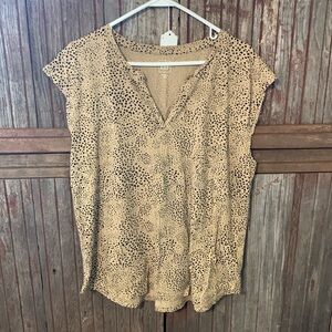 Women's GAP Dalmatian Leopard Print Speckle Neutral Short Sleeve T-shirt Top